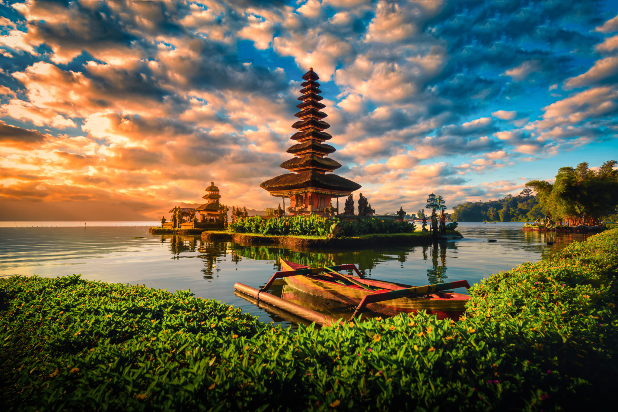 UlunDanuBratanTemploBALIAdobeStock_323680669-2048x1367